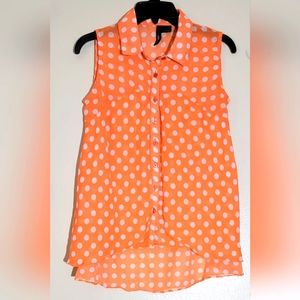 Ladies sleeveless polka dot top. EUC